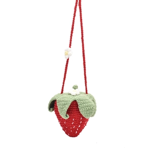 Sac à bandoulière fraise au crochet pour femme avec texture tricotée et détail de fleur
