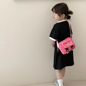 Sac à bandoulière rose en toile pour enfants avec sangle réglable et logo