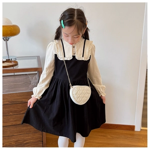 Close-up of heart-shaped quilted chain crossbody bag for girls with sweet college style