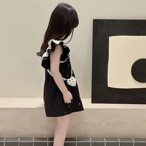 Robe sans manches noire pour fille avec volants, perles et petit sac perle coeur