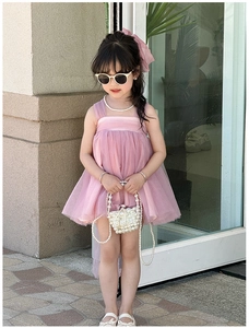 Pink layered tulle dress and matching pearl handbag set for little girls outdoor style