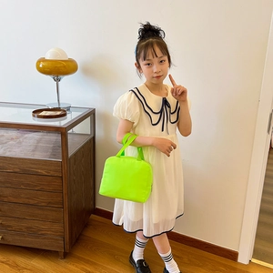 Fluorescent green canvas lunch bag for children with dual handles and zipper closure