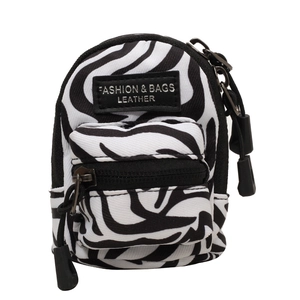 Mini-Umhängetasche im Rucksack-Stil mit schwarz-weißem Zebramuster und Doppelreißverschluss