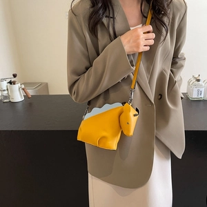 Sac à bandoulière mignon en cuir jaune en forme de cheval avec garniture bleue