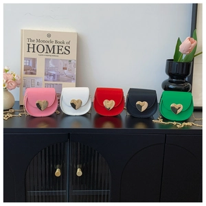 Detailed view of colorful heart-shaped children's crossbody bags with gold chain straps