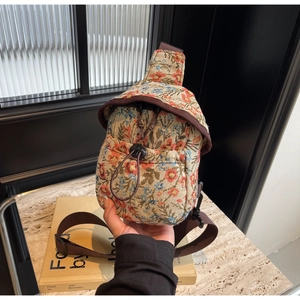 Sac de poitrine floral avec sangle réglable et motif jacquard tissé de style vintage
