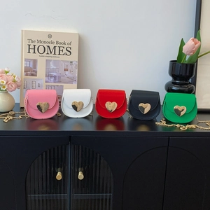 Kids Mini Crossbody Bag PU Leather Heart Shaped Metal Buckle Chain Strap Fashionable Small Shoulder Bag For Boys Girls