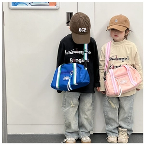 Sacs à bandoulière tendance en tissu Oxford pour enfants avec pompons bleu et rose