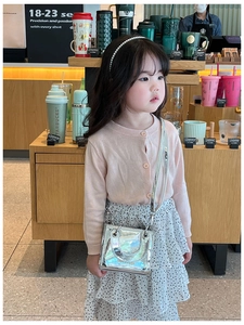 Mini sac bandoulière chic en cuir verni argenté pour enfants avec finition brillante