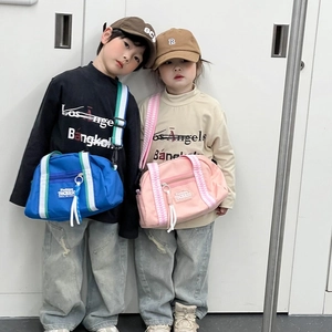 Sac bandoulière enfant en tissu Oxford avec sangle rayée en bleu et rose