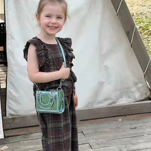 Mini sac à bandoulière enfant en cuir verni vert menthe avec doubles poignées