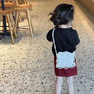 Sac seau élégant en perles blanches pour filles avec bordure florale tissée ondulée