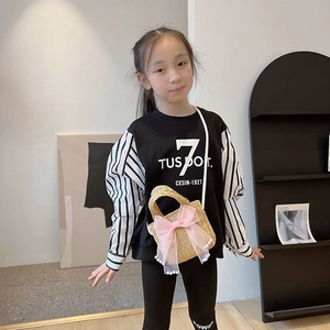 Handmade straw crossbody bag for kids with pink mesh bow and pearl details