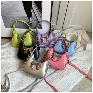 Mini sacs à main demi-lune pour enfants en 6 couleurs avec détails nœuds dorés