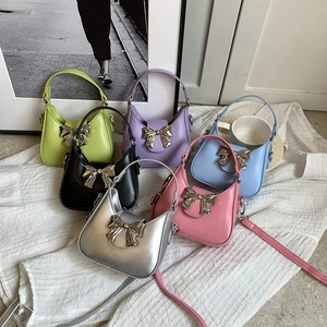 Mini Sac À Bandoulière Pour Enfants Cuir PU Noeud Métallique Sac À Main Croissant Mode Pour Filles Garçons Élégant Décontracté