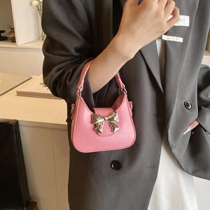 Sac à main rose en forme de croissant avec nœud argenté et poignée pour petite fille