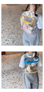 Détail du sac à dos transparent en PVC pour enfants avec adorable peluche lapin