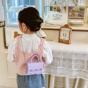 Fashionable purple ruffled children crossbody bag with metal chain strap for girls