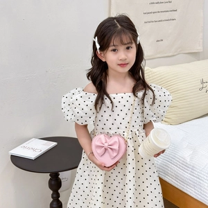 Robe à pois épaules dénudées pour filles avec sac à bandoulière rose cœur et nœud