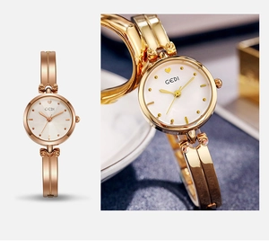 Détails de la montre GEDI dorée rose avec décor de cœur et bracelet métallique chic