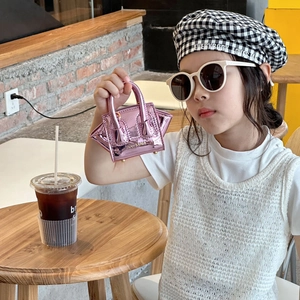 Kids pink metallic patent leather crossbody bag with chain and brand logo details