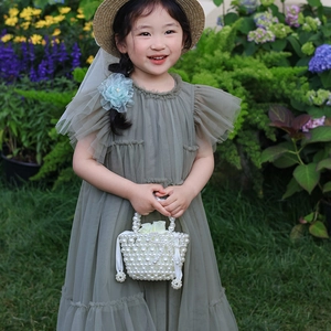 Robe de princesse vert mousse en tulle avec sac à main en perles pour petites filles