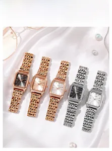 Orologi al quarzo quadrati eleganti con cinturini in maglia metallica su seta bianca