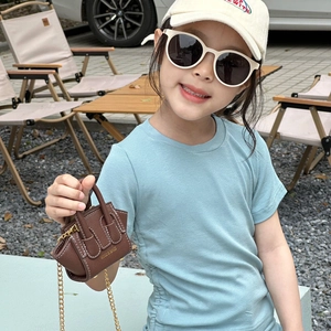 Mini sac bandoulière pour enfants en cuir marron avec chaîne dorée et double poignée