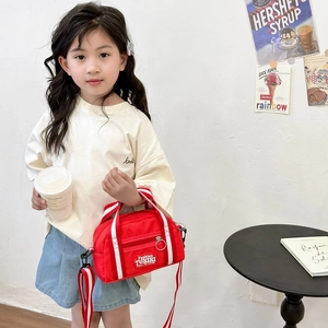 Mode Umhängetasche für Kinder in Rot mit Buchstaben-Patch und Schultergurt