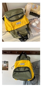Détail du sac à dos enfant imperméable en nylon aux couleurs vert armée et jaune