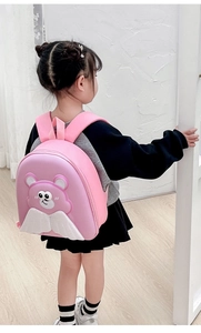 Zaino rosa per bambini con orecchie da orso 3D e ali d'angelo, vista laterale