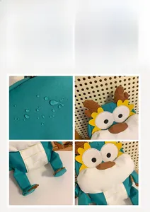 Détail du sac de dessin animé vert montrant le matériau en toile imperméable haute densité