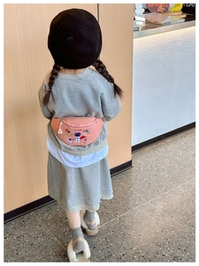Rosa Kinder-Gürteltasche aus Segeltuch mit Astronautenmotiv und Reißverschluss