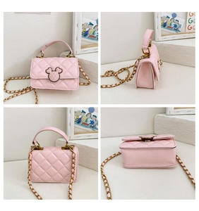 Détails de sac à bandoulière rose matelassé avec fermoir métallique Mickey