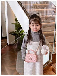 Mini sac matelassé rose avec chaîne et fermoir tête de souris pour petites filles