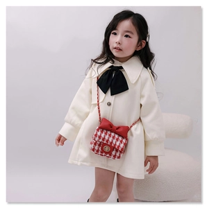 Detail of red houndstooth crossbody bag with bow decoration and metal lock for girls