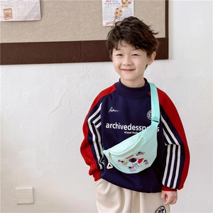 Mintgrüne Kinder-Gürteltasche aus Segeltuch mit niedlichem Weltraum-Astronauten-Motiv