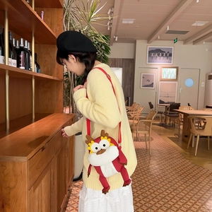 Sac bandoulière dragon en peluche rouge pour femme avec cornes jaunes et sangle