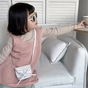 Mini pink knitted vest with white bow crossbody bag and beige shirt for girls