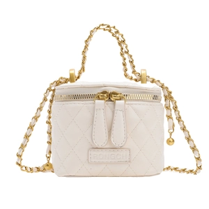 Mini sac seau blanc matelassé pour filles avec bandoulière chaîne et finitions dorées