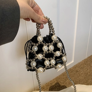 Mini borsa a tracolla per bambini in perle con sacchetto a coulisse e nappe decorative