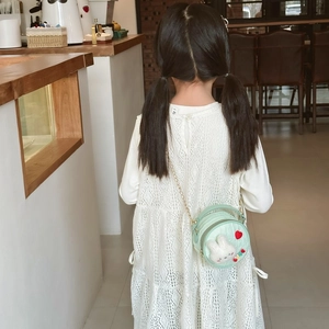 Sac bandoulière rond vert menthe pour fille avec lapin en peluche et chaîne dorée