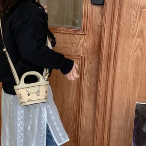 Mini cartoon bear bucket bag in beige canvas with adjustable shoulder strap and top handle