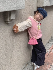 Sac à bandoulière créatif pour enfants style veste rose avec chaîne dorée et boutons