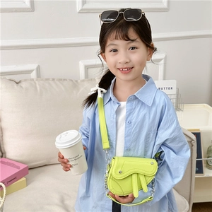Mini sacoche de selle vert néon pour enfants en cuir texturé avec bandoulière