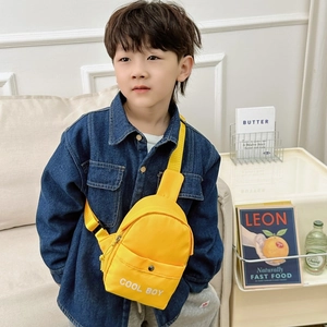 Leichte gelbe Kinder-Brusttasche aus Segeltuch mit Cool Boy Print und Gurt