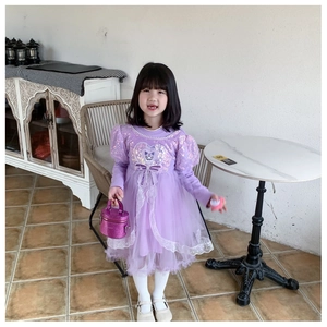 Détails de la robe en tulle violette Kuromi pour fille avec sequins et dentelle