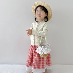 Kids summer straw bucket bag with pearl handle and lace trim with knit outfit set