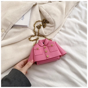 Mini sac bandoulière rose en forme de veste avec chaîne dorée et cuir PU grainé