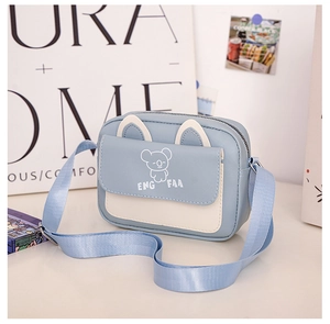 Détail du mini sac bandoulière koala mignon avec oreilles d'animaux et sangle